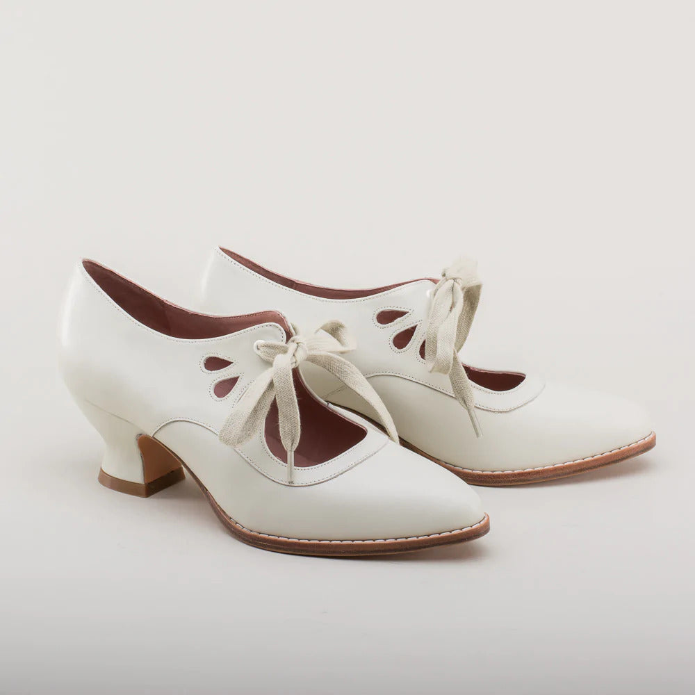 Women's Vintage Lace-Up Leather Heels